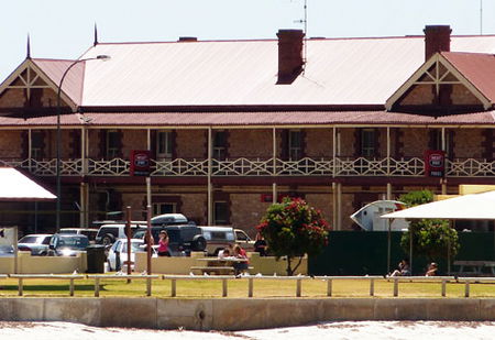 Tumby Bay Hotel And Seafront Apartments - Phillip Island Accommodation 2