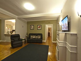 Oxford Holiday House - Phillip Island Accommodation 0