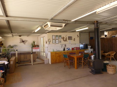 Underground Bed And Breakfast - Phillip Island Accommodation 3