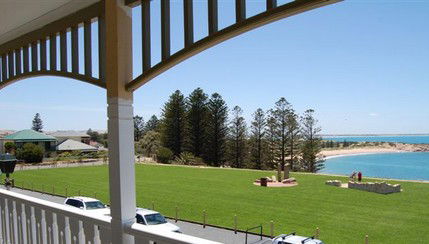 Port Elliot Beach House YHA - Phillip Island Accommodation 6