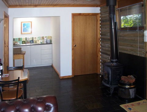 McLaren Ridge 1 - McLaren Ridge Log Cabins - Phillip Island Accommodation 2