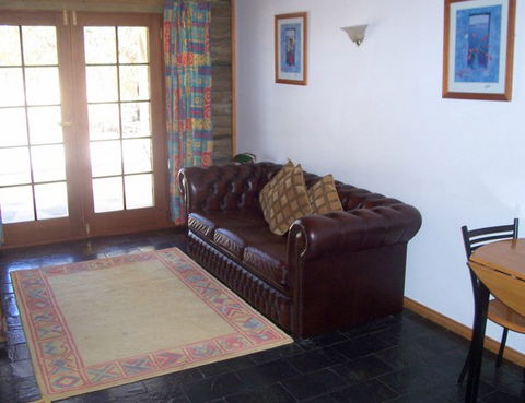 McLaren Ridge 1 - McLaren Ridge Log Cabins - Phillip Island Accommodation 3