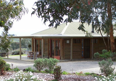 McLaren Ridge 1 - McLaren Ridge Log Cabins - Phillip Island Accommodation 5