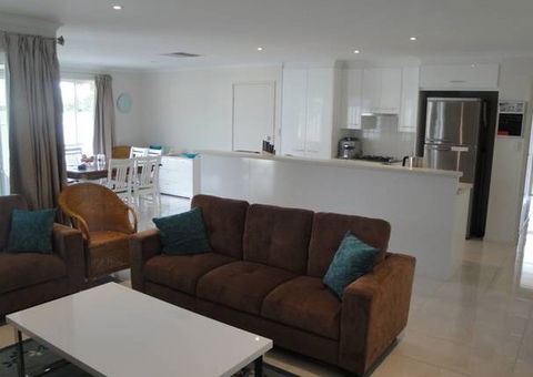 White Sands Retreat - Phillip Island Accommodation 4
