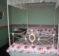 Berry Mountain Farm Mullengrove Cottage