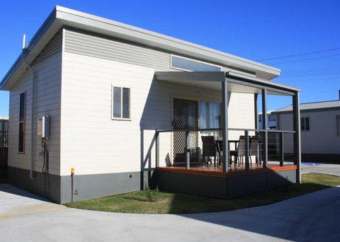 Bowlo Holiday Cabins - Phillip Island Accommodation 4