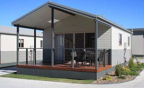 Bowlo Holiday Cabins - Phillip Island Accommodation 5