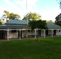 Lake Victoria Station Lodge - Phillip Island Accommodation