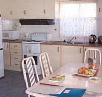 Azalea Cottage - Phillip Island Accommodation