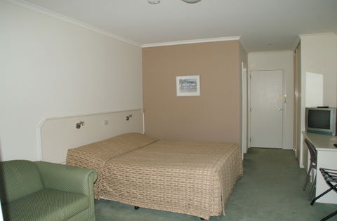 Deniliquin Country Club Motor Inn - Phillip Island Accommodation 1