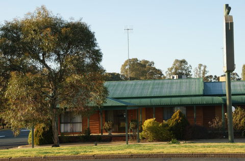 Deniliquin Country Club Motor Inn - Phillip Island Accommodation 2