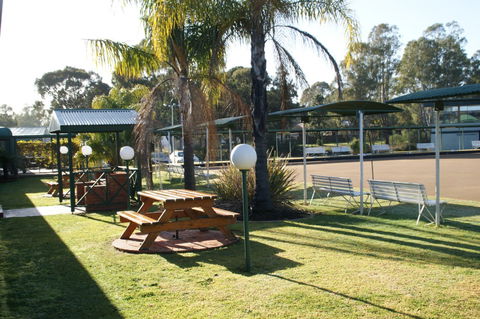 Deniliquin Country Club Motor Inn - Phillip Island Accommodation 3