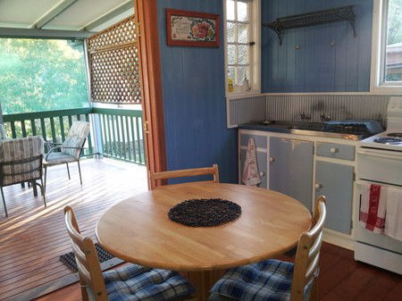 Auckland Street Queenslander - Phillip Island Accommodation 2