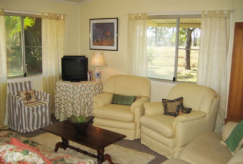 Flag Springs Bush Retreat - Phillip Island Accommodation 3