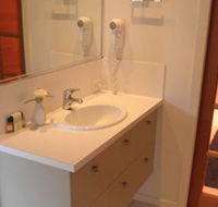 Ravensbourne Escape Silverwood Lodge - Phillip Island Accommodation