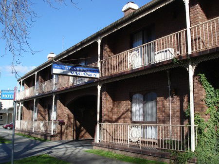 Albury Townhouse - Phillip Island Accommodation 0