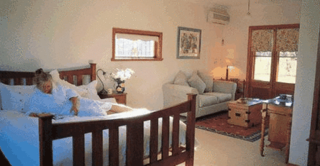 Carriages Country House - Phillip Island Accommodation 3