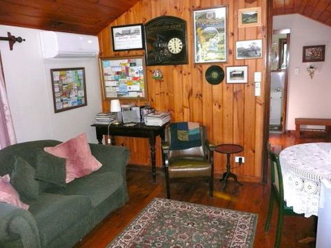 Mt Nebo Railway Carriage & Chalet - Phillip Island Accommodation 5