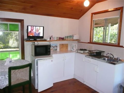 Mt Nebo Railway Carriage & Chalet - Phillip Island Accommodation 6