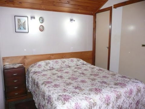Mt Nebo Railway Carriage & Chalet - Phillip Island Accommodation 7