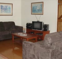 Hooters Hut And Possums Hollow - Phillip Island Accommodation