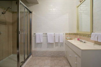 A Camelot Tower & Penthouse - Phillip Island Accommodation 29