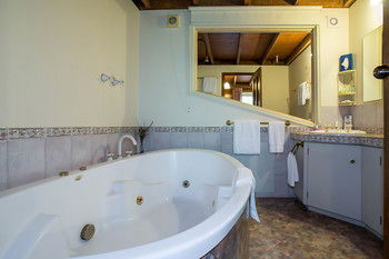 A Camelot Tower & Penthouse - Phillip Island Accommodation 50