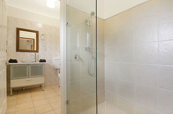 Artisan Spa Views - Phillip Island Accommodation 7