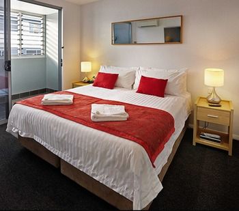 Crown On Darby - Phillip Island Accommodation 8