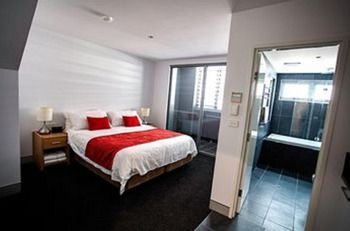 Crown On Darby - Phillip Island Accommodation 9