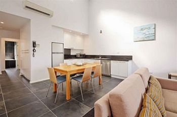 Crown On Darby - Phillip Island Accommodation 13