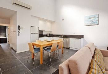 Crown On Darby - Phillip Island Accommodation 14