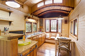 Glass House Mountains Ecolodge - Phillip Island Accommodation 13