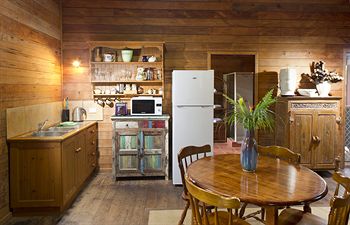 Glass House Mountains Ecolodge - Phillip Island Accommodation 27