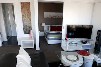 Aura On Flinders Serviced Apartments - Phillip Island Accommodation 3