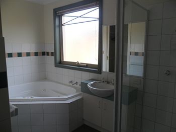 Australian Home Away @ Box Hill 32 - Phillip Island Accommodation 0
