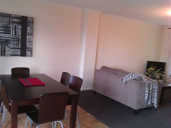 Australian Home Away @ Box Hill 32 - Phillip Island Accommodation 3
