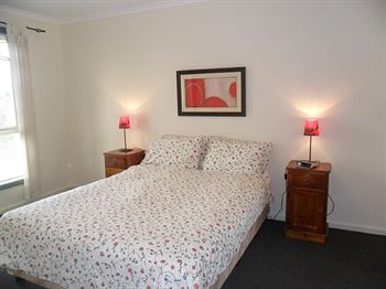 Australian Home Away @ Box Hill 32 - Phillip Island Accommodation 4