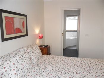 Australian Home Away @ Box Hill 32 - Phillip Island Accommodation 5