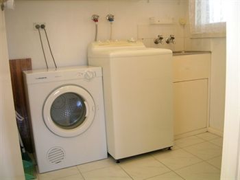 Australian Home Away @ Doncaster Grange Park - Phillip Island Accommodation 3