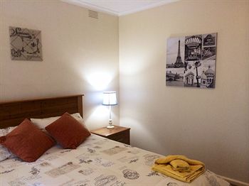 Australian Home Away @ Doncaster Grange Park - Phillip Island Accommodation 4