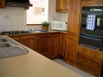 Australian Home Away @ Doncaster Grange Park - Phillip Island Accommodation 13