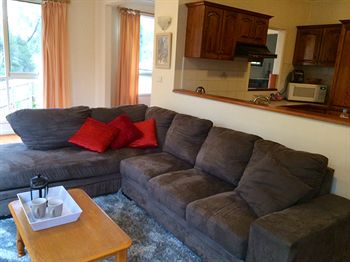 Australian Home Away @ Doncaster Grange Park - Phillip Island Accommodation 17