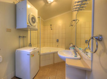 BIG4 Koala Shores Port Stephens Holiday Park - Phillip Island Accommodation 7