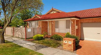 Waverley Corporate Townhouses - Phillip Island Accommodation 1