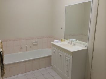 Australian Home Away Ringwood @ Bardia - Phillip Island Accommodation 1