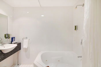 Quality Suites Boulevard On Beaumont - Phillip Island Accommodation 21