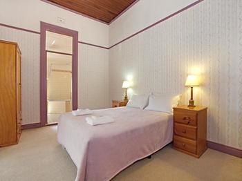 The Victoria & Albert Guesthouse - Phillip Island Accommodation 4