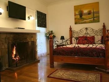 Tudor Cottages Mt Dandenong - Phillip Island Accommodation 3