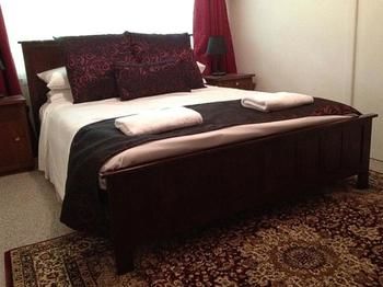 Tudor Cottages Mt Dandenong - Phillip Island Accommodation 5